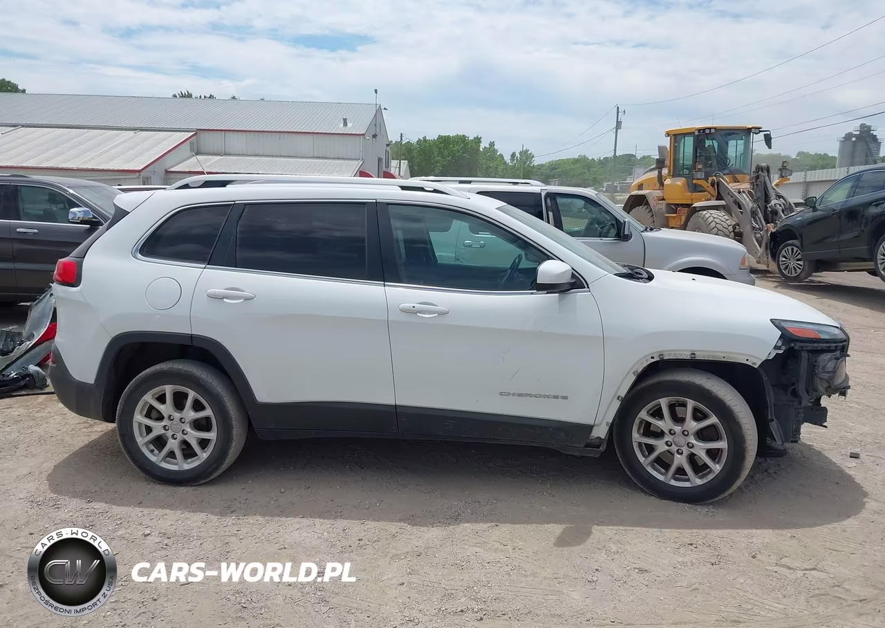 2014 Jeep Cherokee Latitude VIN:1C4PJLCB0EW322104 - 14