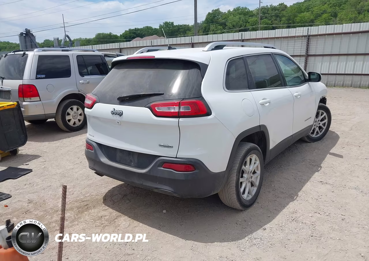 2014 Jeep Cherokee Latitude VIN:1C4PJLCB0EW322104 - 4