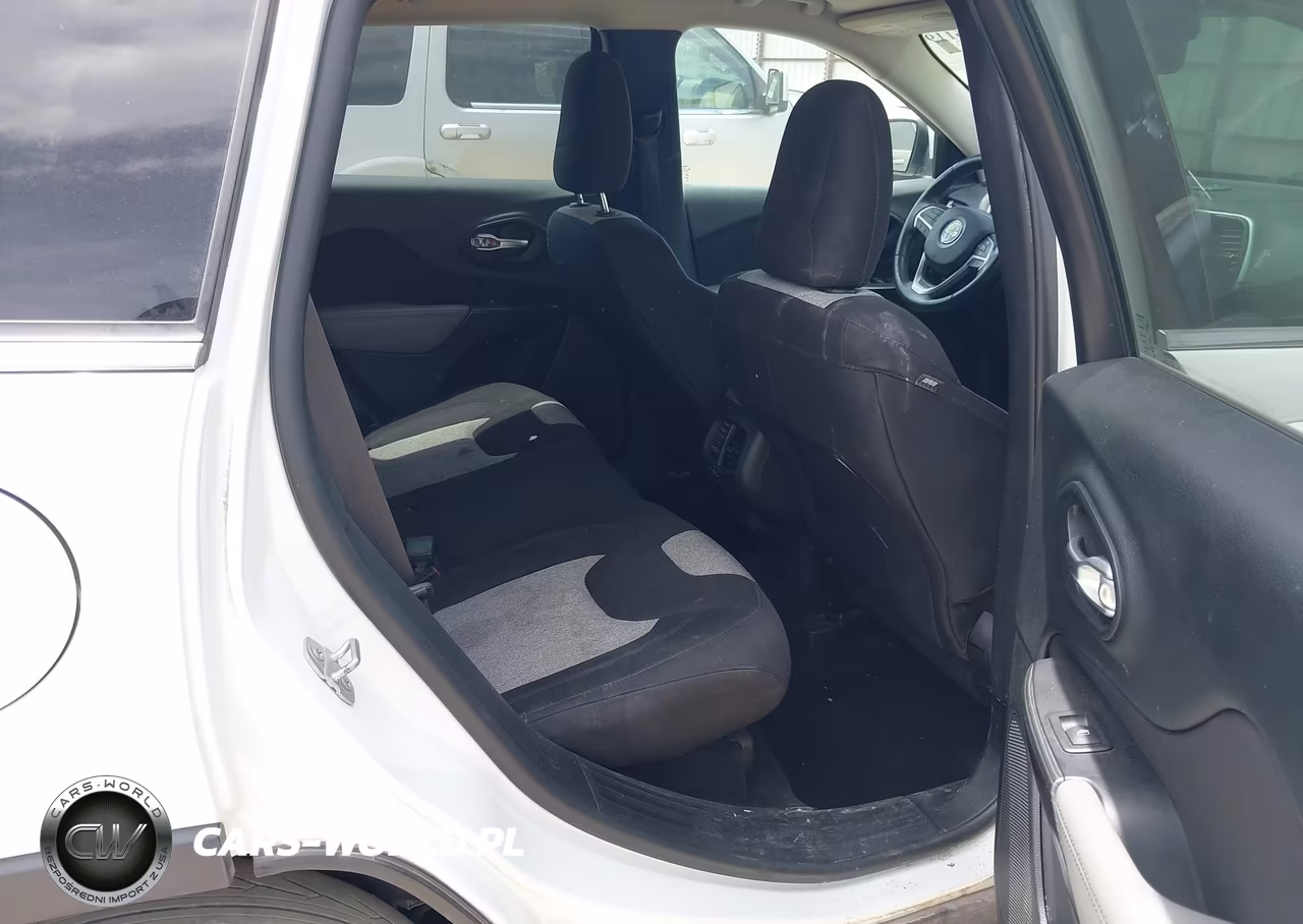 2014 Jeep Cherokee Latitude VIN:1C4PJLCB0EW322104 - 8