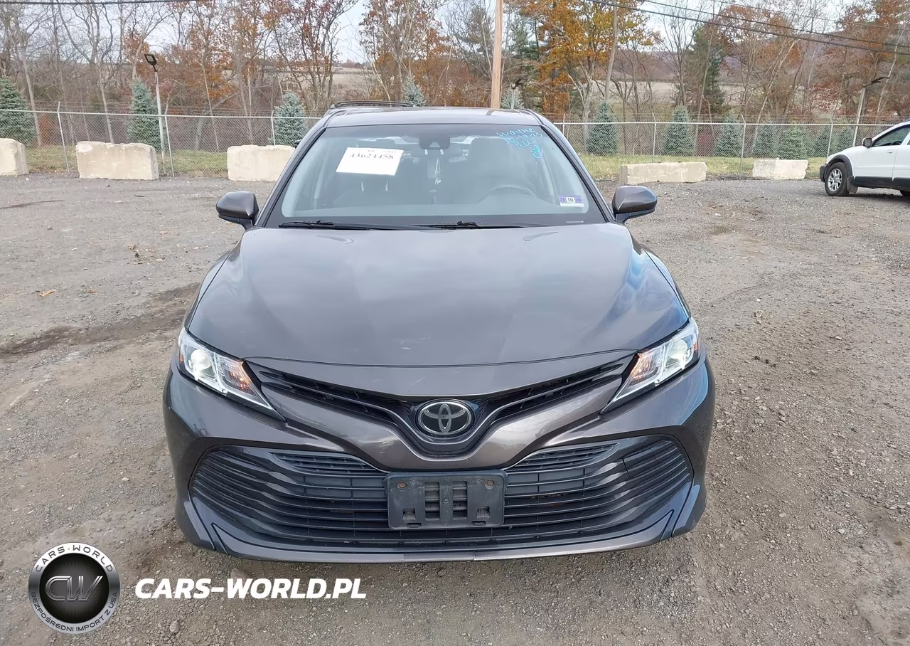 2018 Toyota Camry Le VIN:JTNB11HK5J3002467 - 13