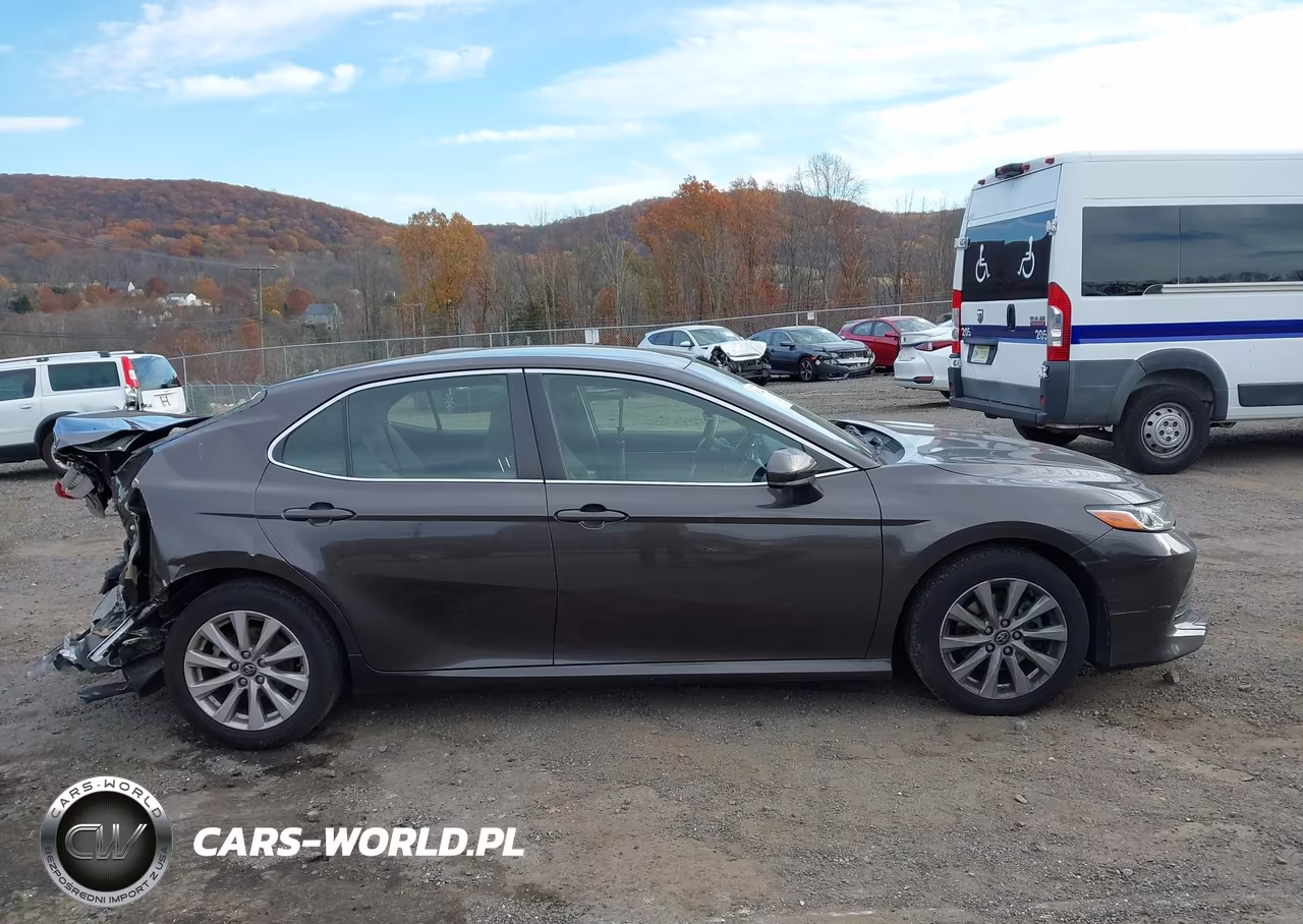 2018 Toyota Camry Le VIN:JTNB11HK5J3002467 - 14