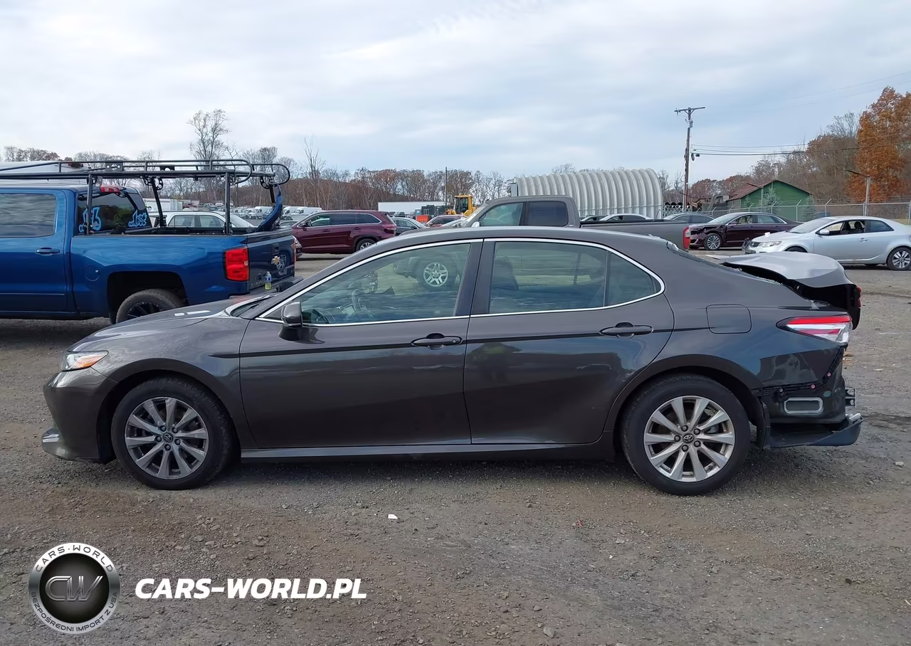 2018 Toyota Camry Le VIN:JTNB11HK5J3002467 - 15