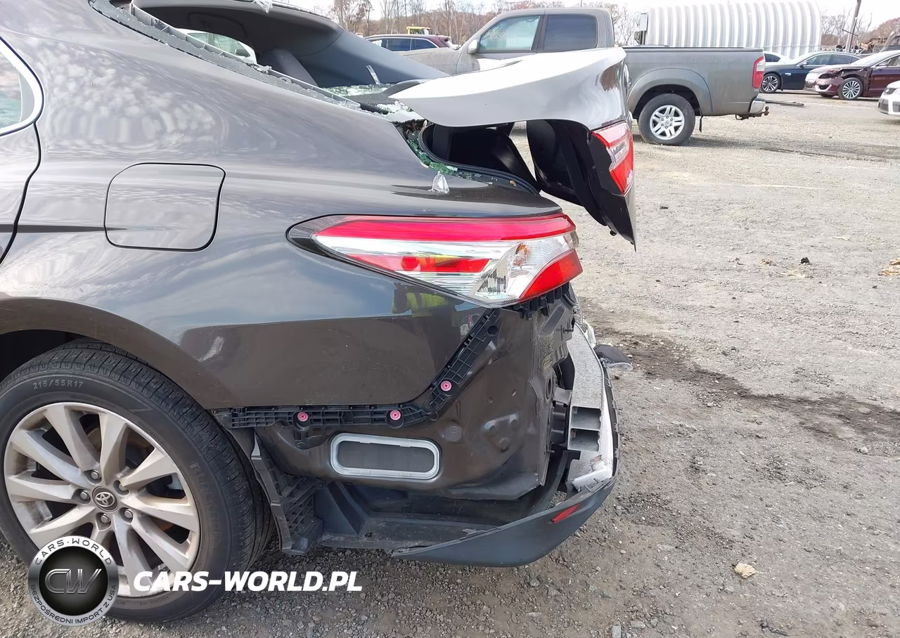 2018 Toyota Camry Le VIN:JTNB11HK5J3002467 - 19