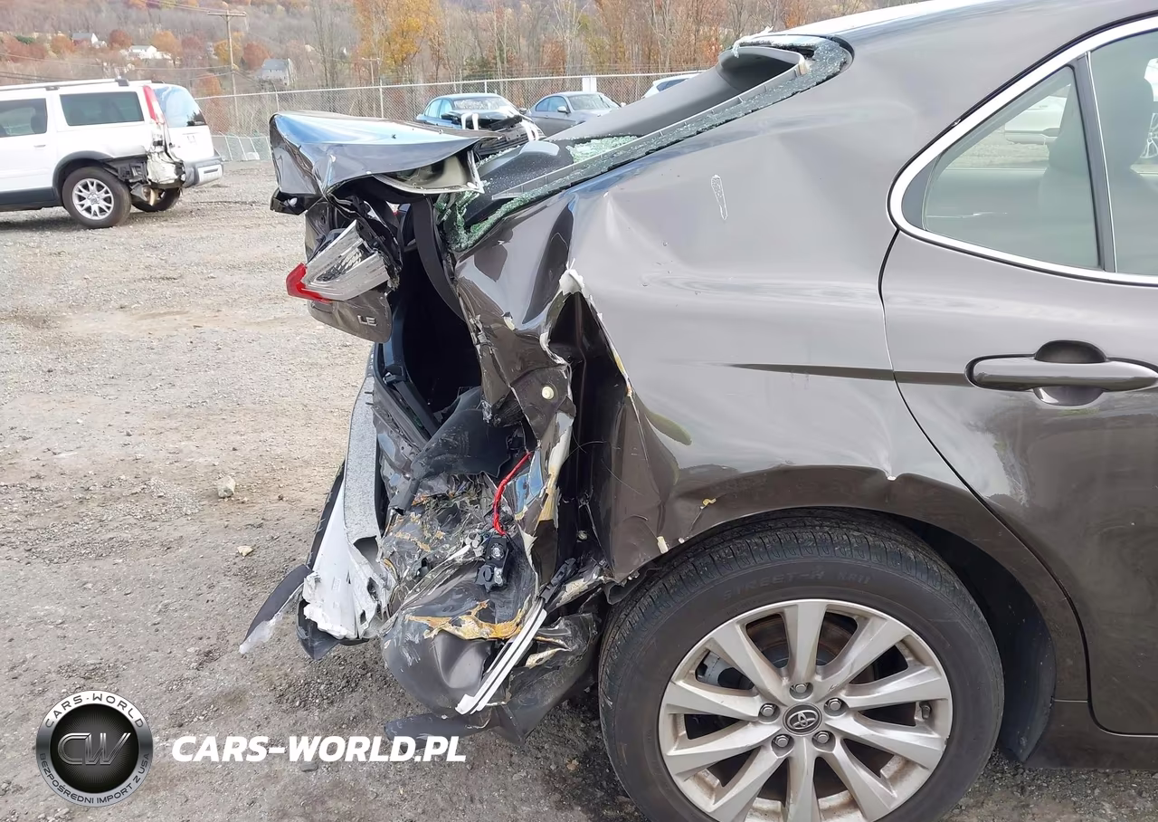2018 Toyota Camry Le VIN:JTNB11HK5J3002467 - 20