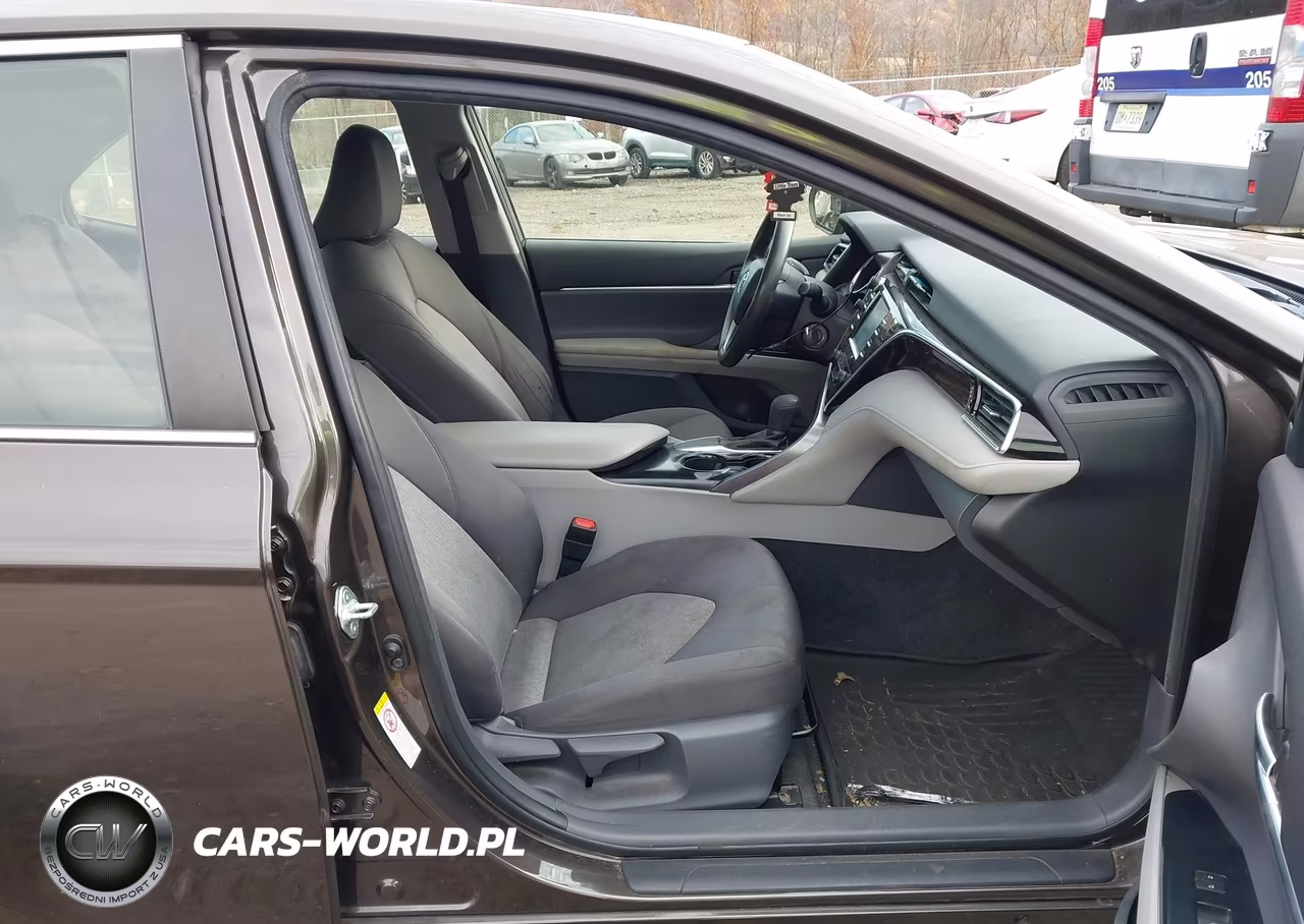 2018 Toyota Camry Le VIN:JTNB11HK5J3002467 - 5