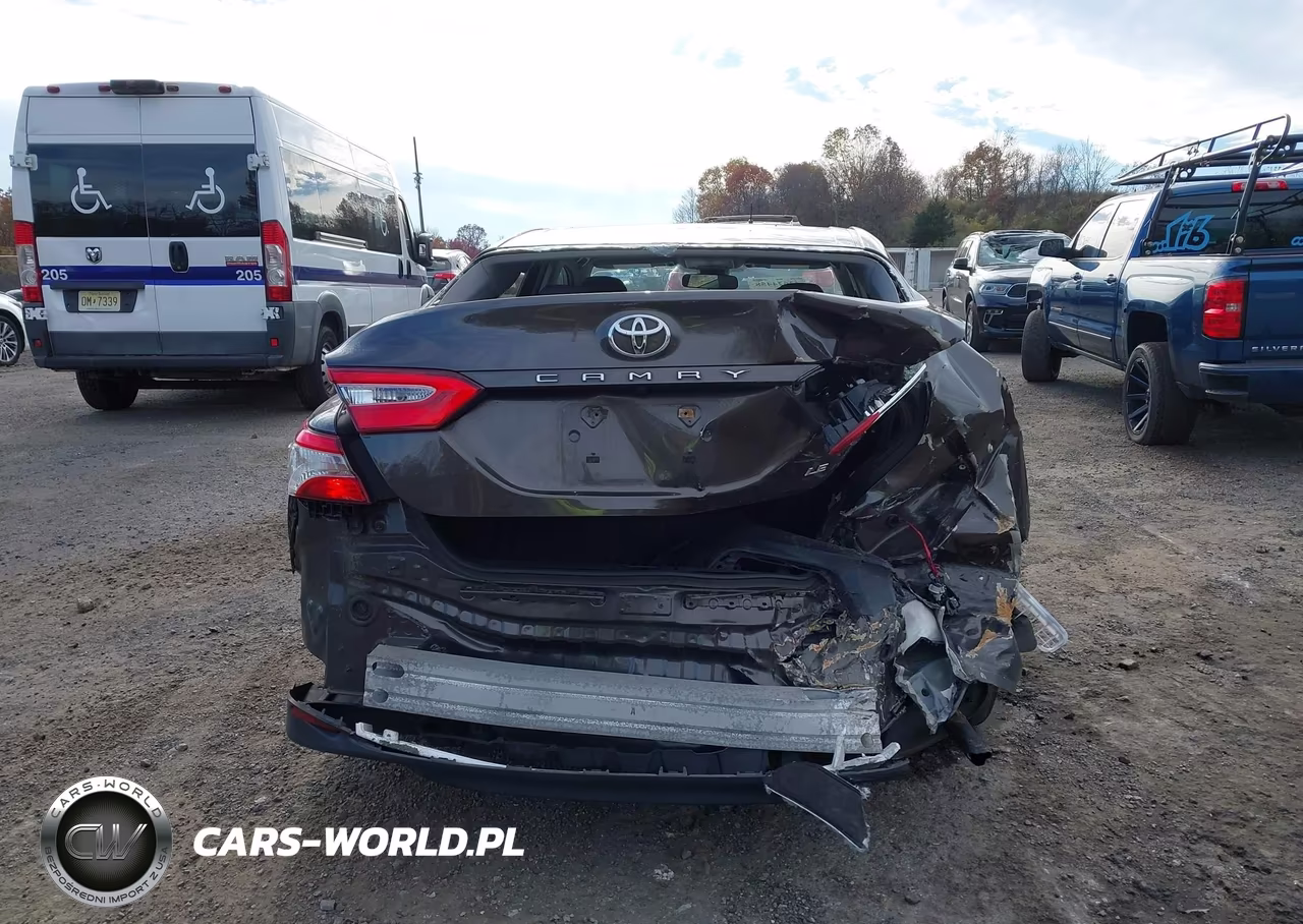 2018 Toyota Camry Le VIN:JTNB11HK5J3002467 - 6