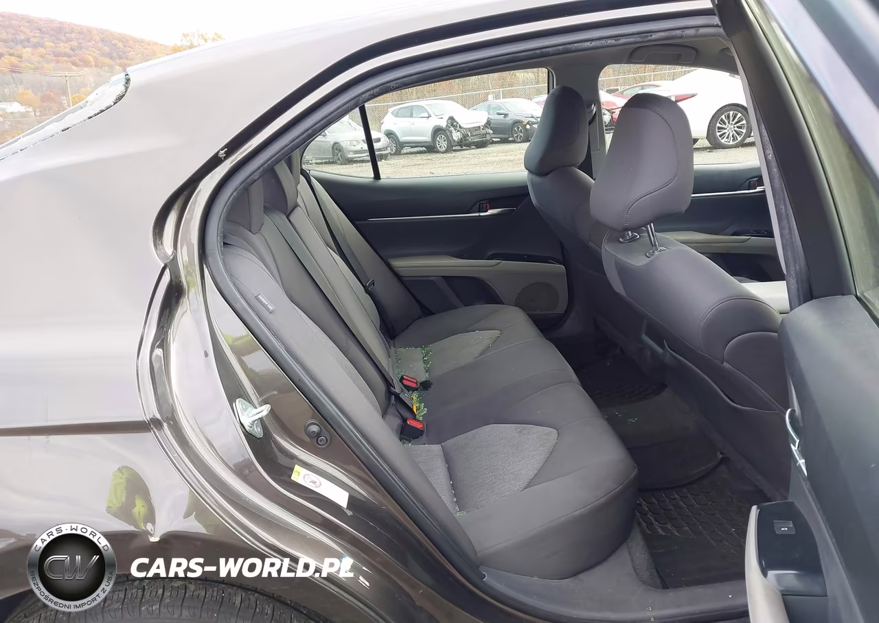 2018 Toyota Camry Le VIN:JTNB11HK5J3002467 - 8