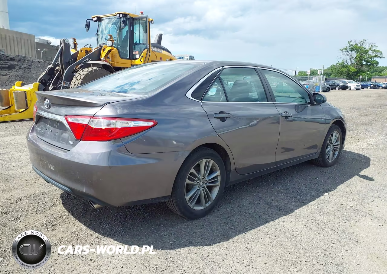 2017 Toyota Camry Se VIN:4T1BF1FKXHU685386 - 4
