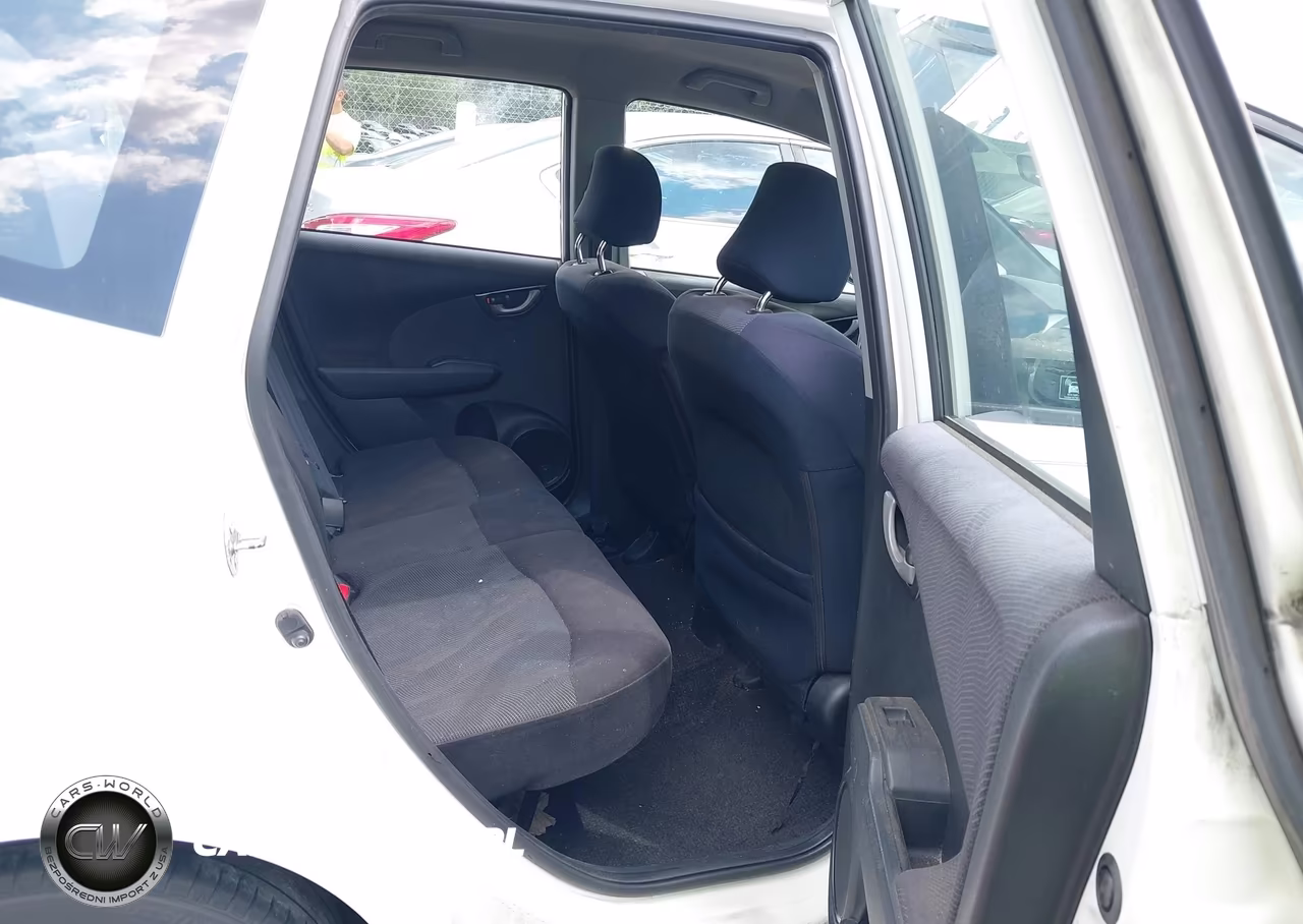 2009 Honda Fit Sport VIN:JHMGE88419S028962 - 8