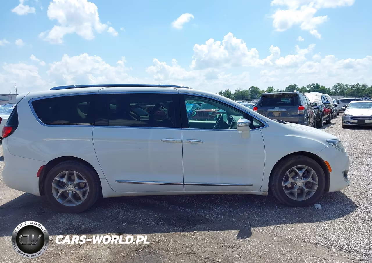 2018 Chrysler Pacifica Limited VIN:2C4RC1GG5JR251532 - 13