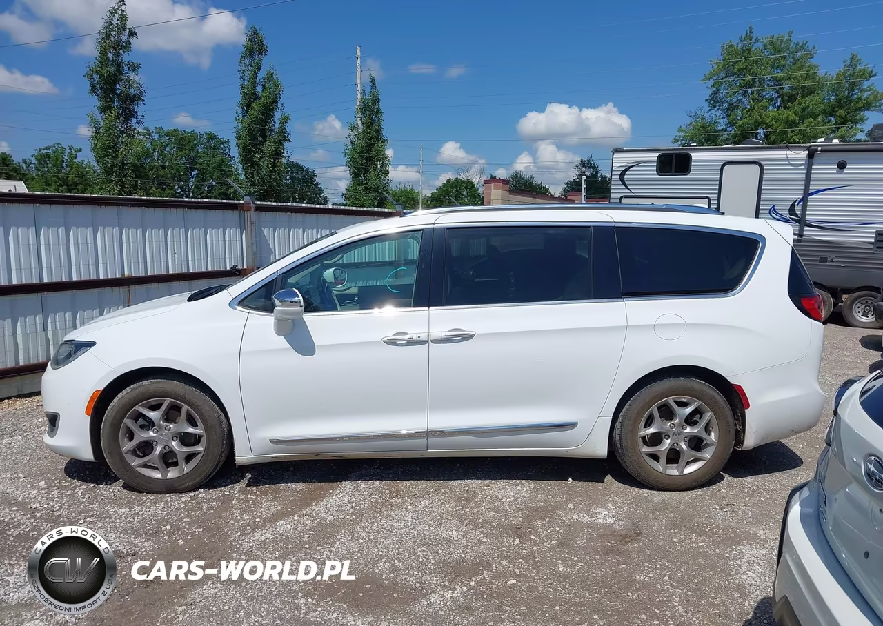 2018 Chrysler Pacifica Limited VIN:2C4RC1GG5JR251532 - 14