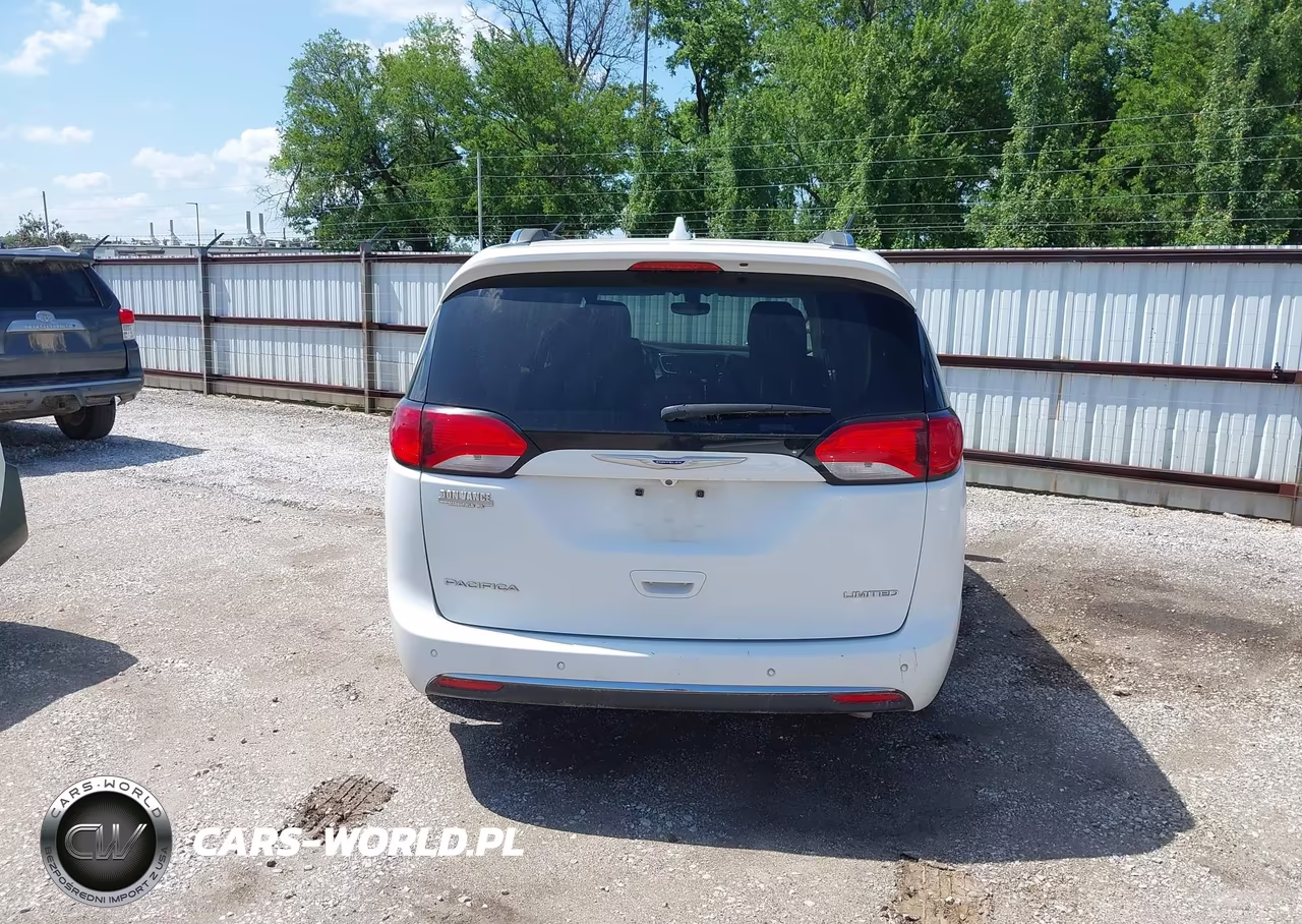 2018 Chrysler Pacifica Limited VIN:2C4RC1GG5JR251532 - 16
