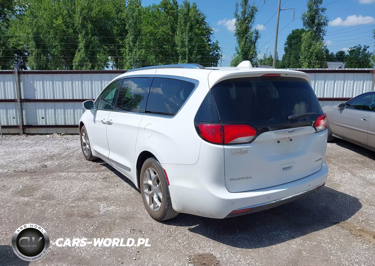 2018 Chrysler Pacifica Limited VIN:2C4RC1GG5JR251532 - 3
