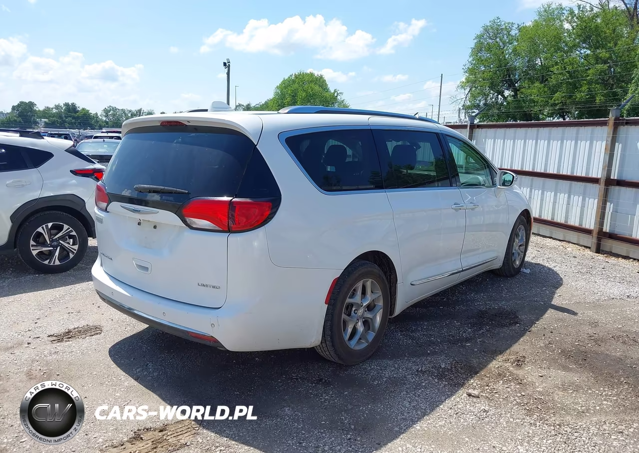 2018 Chrysler Pacifica Limited VIN:2C4RC1GG5JR251532 - 4