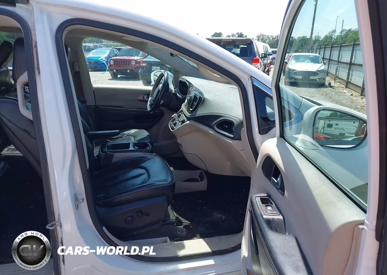 2018 Chrysler Pacifica Limited VIN:2C4RC1GG5JR251532 - 5