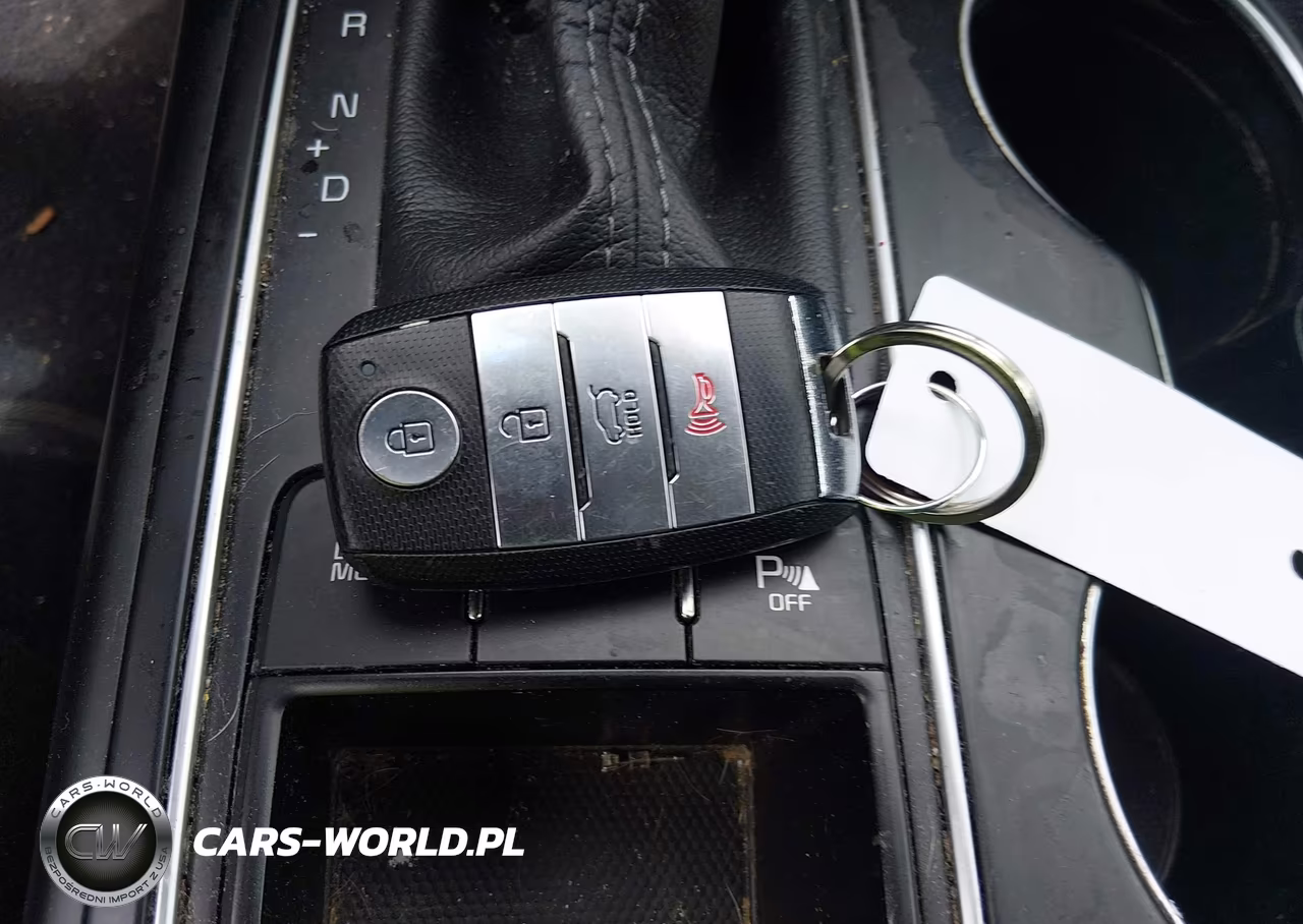 2020 Kia Sorento S V6 VIN:5XYPG4A54LG652629 - 11
