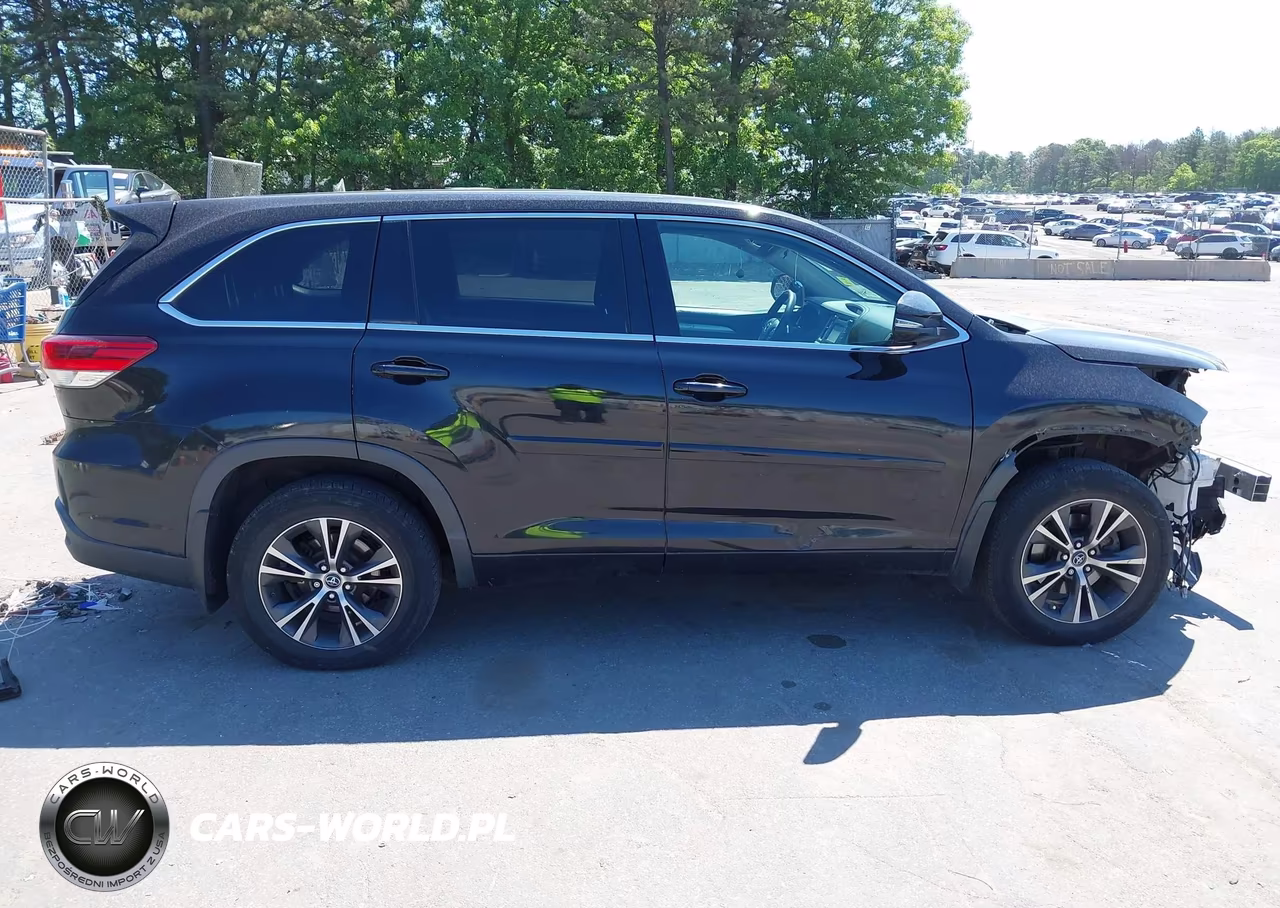 2018 Toyota Highlander Le VIN:5TDBZRFH3JS496524 - 13