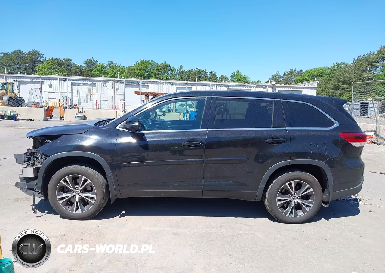 2018 Toyota Highlander Le VIN:5TDBZRFH3JS496524 - 14