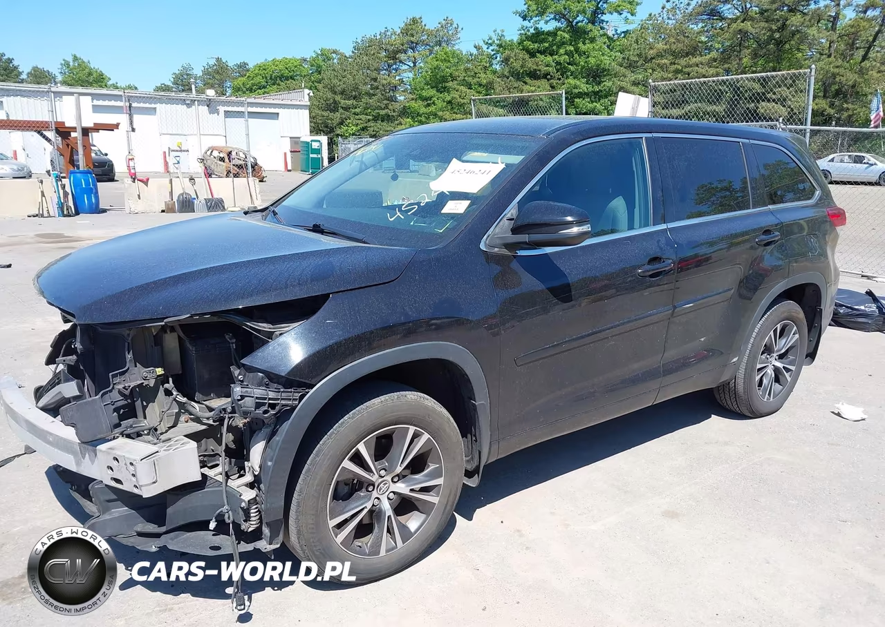 2018 Toyota Highlander Le VIN:5TDBZRFH3JS496524 - 2