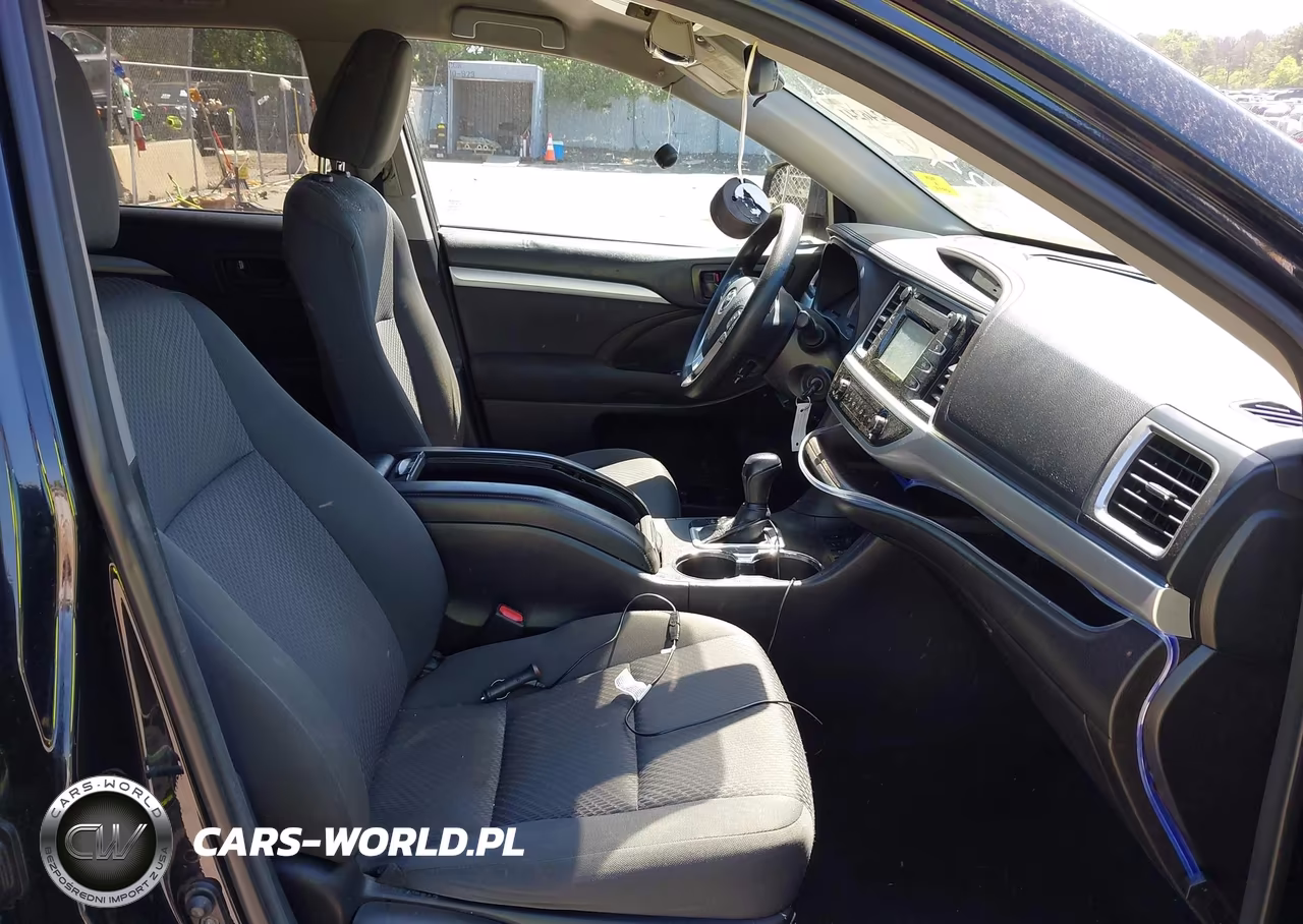 2018 Toyota Highlander Le VIN:5TDBZRFH3JS496524 - 5