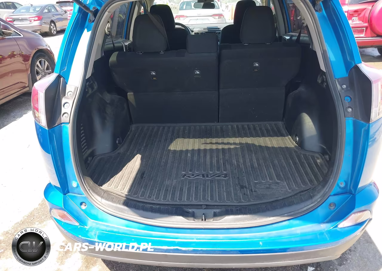 2018 Toyota Rav4 Le VIN:JTMBFREV7JJ187393 - 18