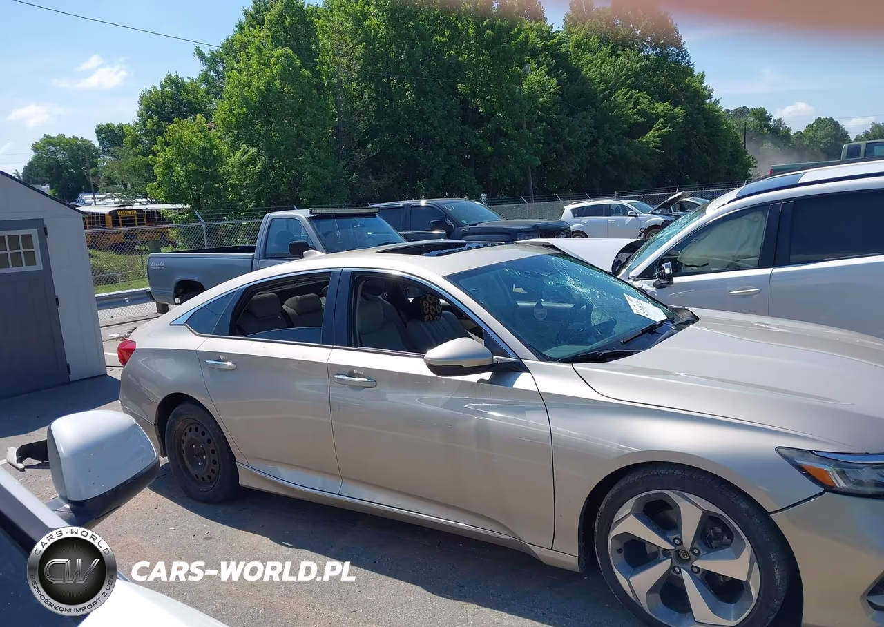2018 Honda Accord Touring VIN:1HGCV1F95JA077972 - 13