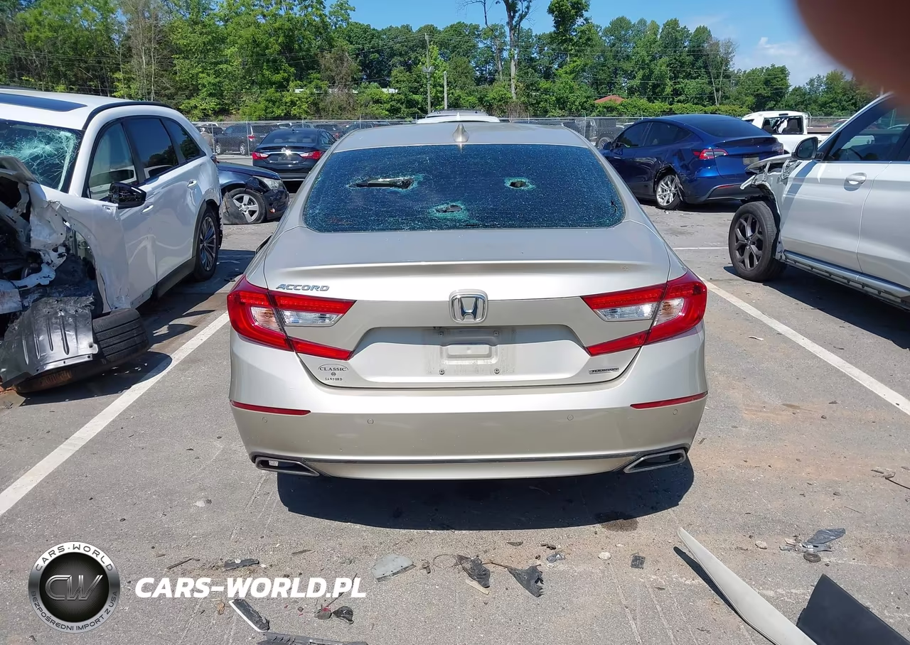 2018 Honda Accord Touring VIN:1HGCV1F95JA077972 - 16