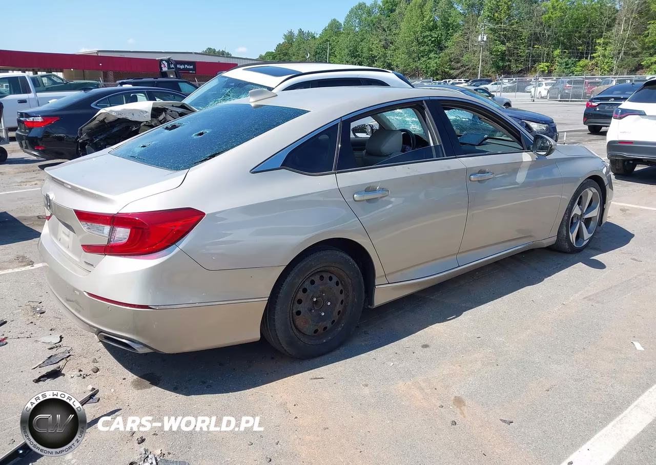 2018 Honda Accord Touring VIN:1HGCV1F95JA077972 - 4