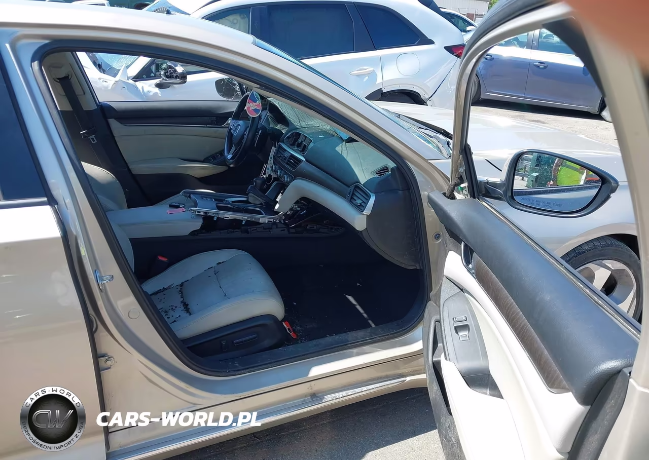 2018 Honda Accord Touring VIN:1HGCV1F95JA077972 - 5