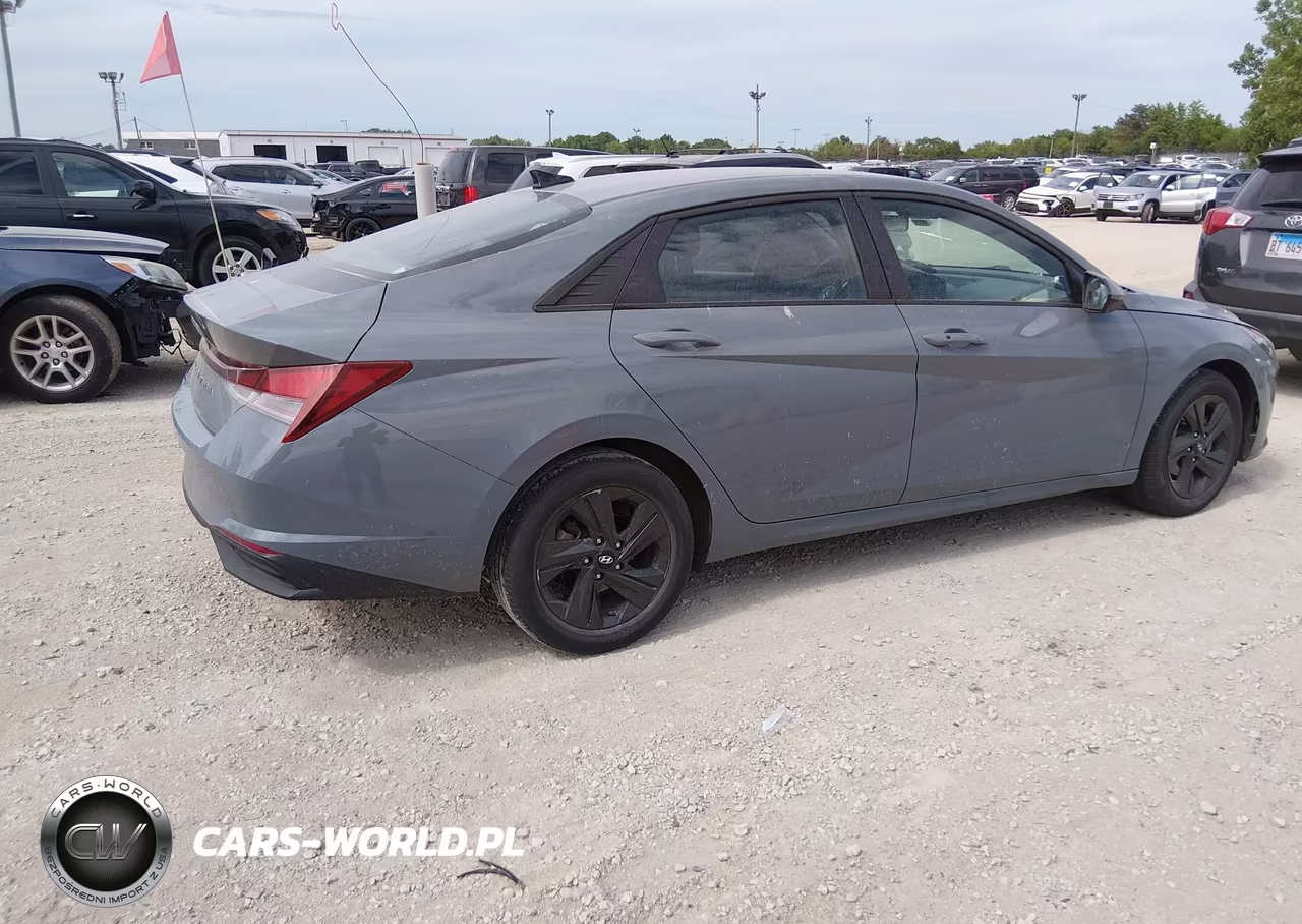 2022 Hyundai Elantra Sel VIN:KMHLM4AGXNU243797 - 4