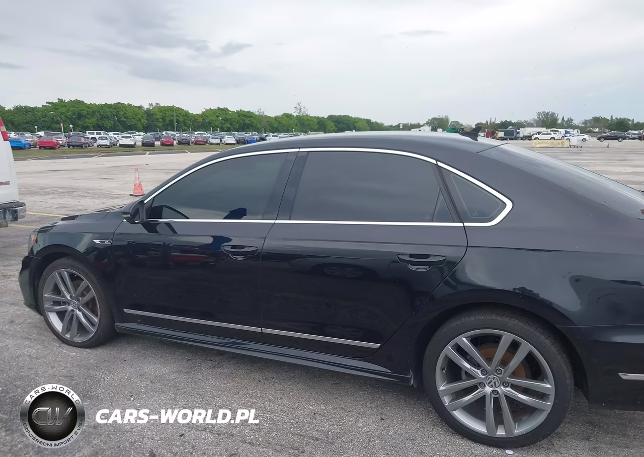 2017 Volkswagen Passat 1.8T R-Line VIN:1VWDT7A37HC051898 - 14