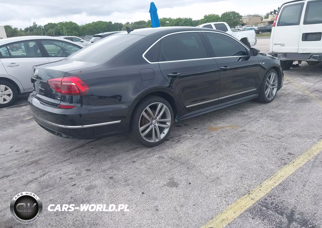 2017 Volkswagen Passat 1.8T R-Line VIN:1VWDT7A37HC051898 - 4