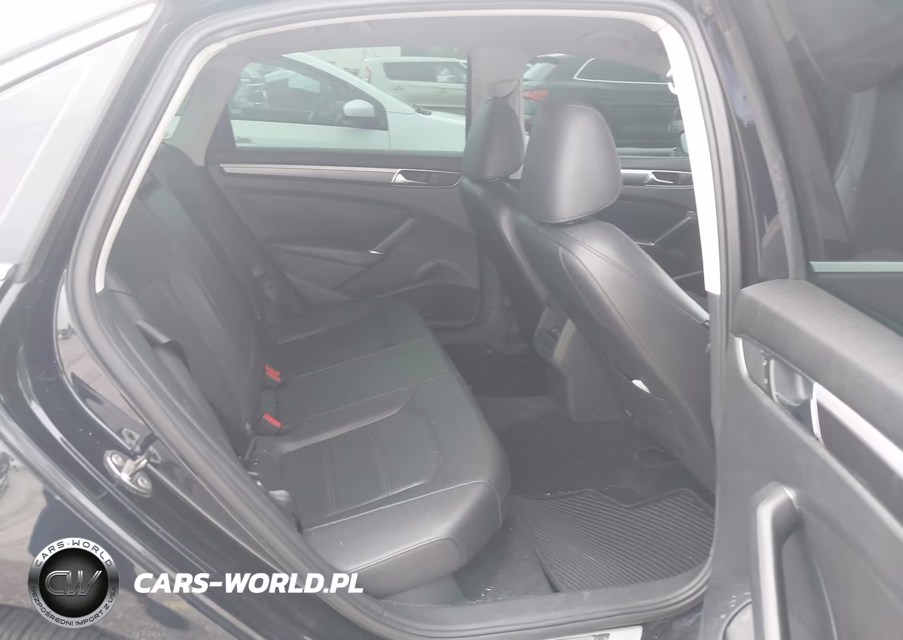 2017 Volkswagen Passat 1.8T R-Line VIN:1VWDT7A37HC051898 - 8
