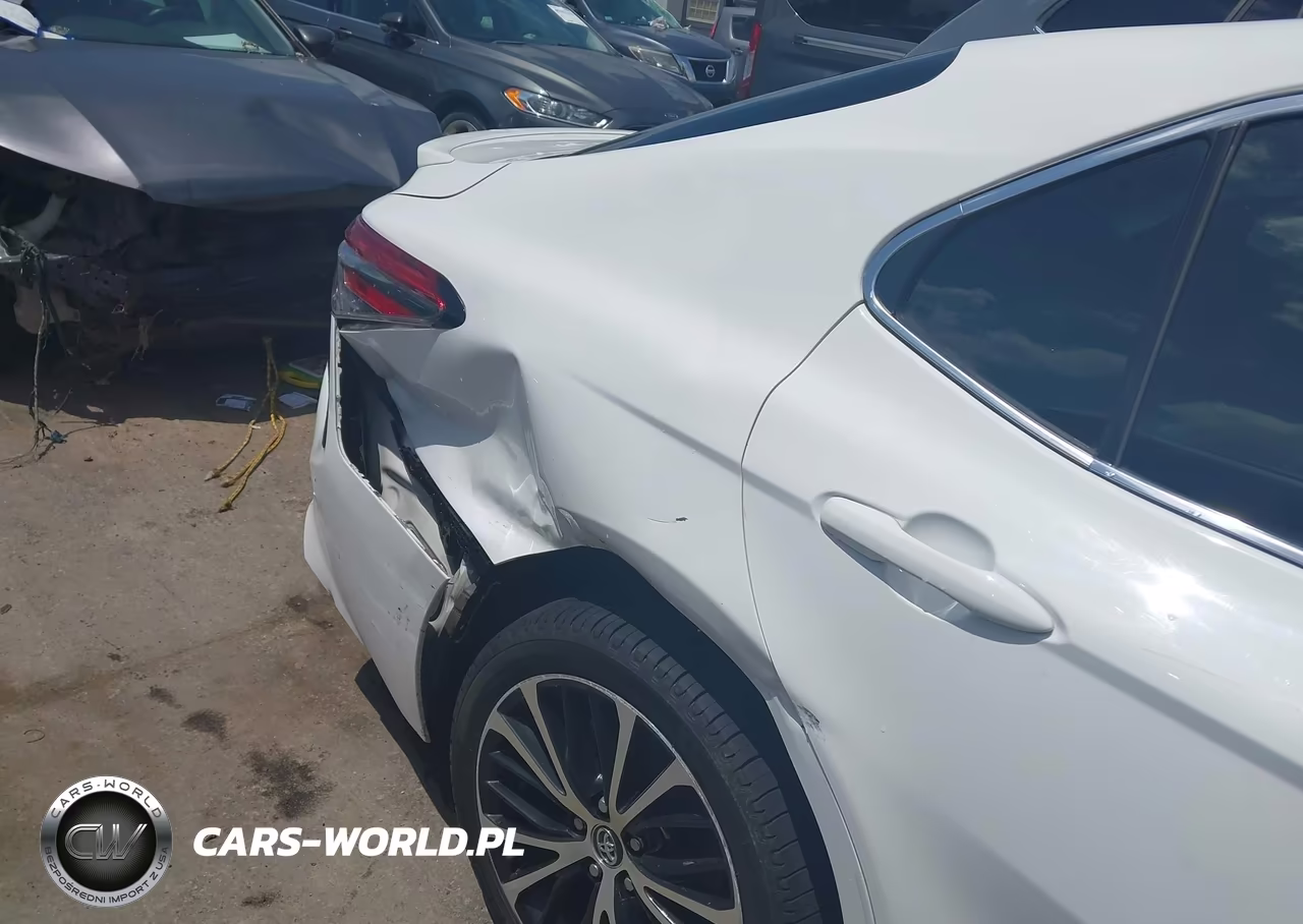 2018 Toyota Camry Se VIN:4T1B11HK7JU504102 - 17