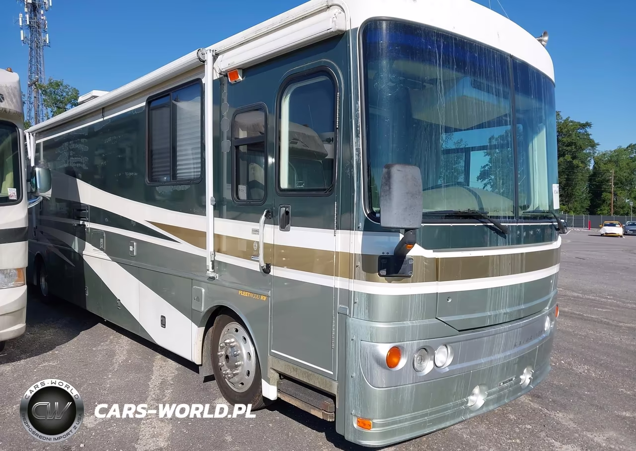2003 Freightliner Chassis X Line Motor Home – zdjęcie 1 z 11