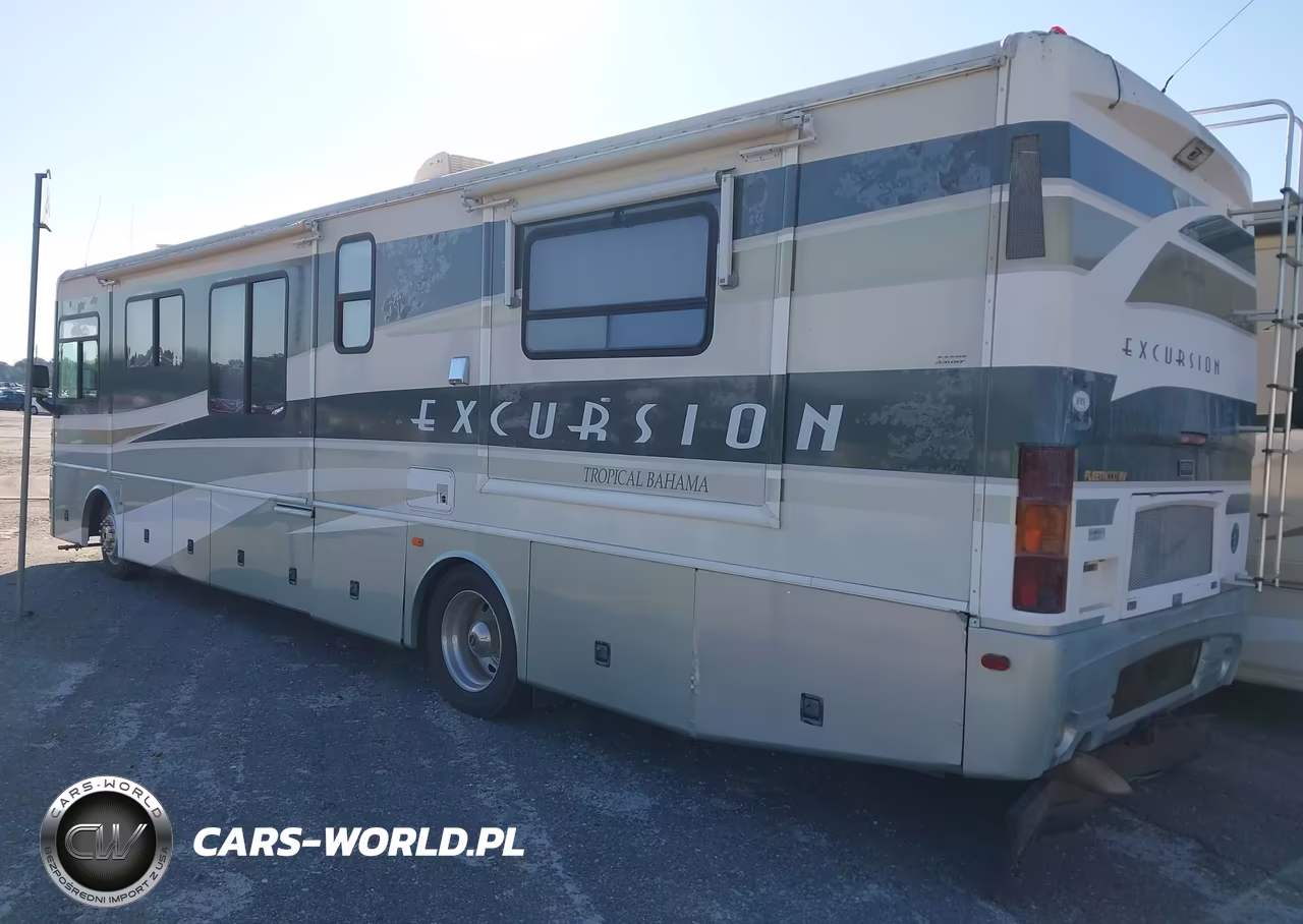 2003 Freightliner Chassis X Line Motor Home VIN:4UZAAHAK23CK82513 - 3