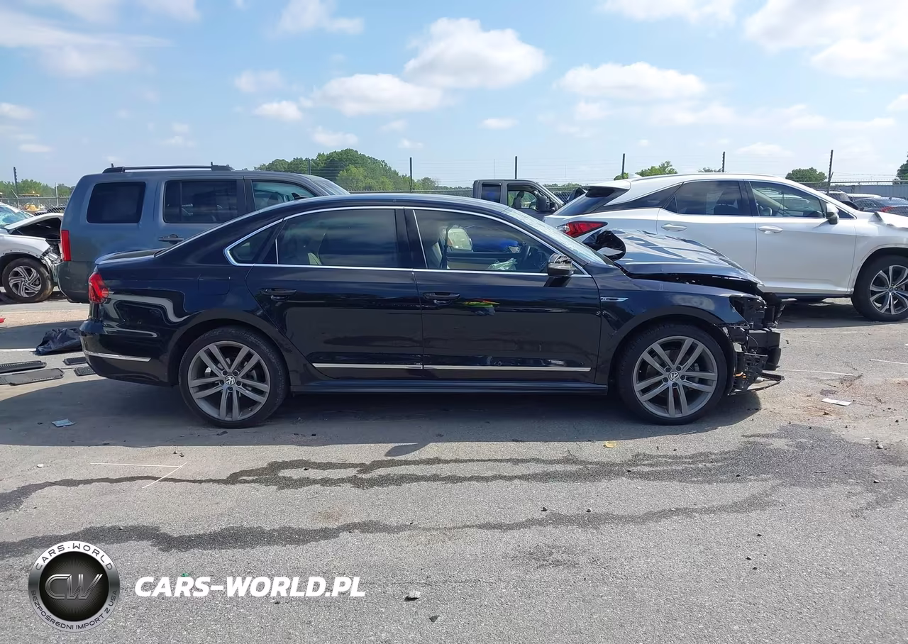 2017 Volkswagen Passat 1.8T R-Line VIN:1VWDT7A39HC069819 - 14