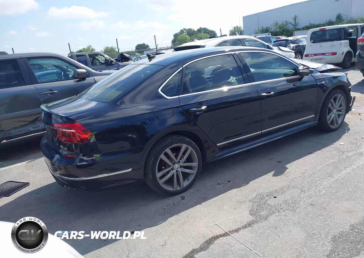 2017 Volkswagen Passat 1.8T R-Line VIN:1VWDT7A39HC069819 - 4