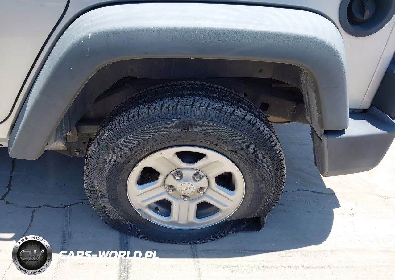 2007 Jeep Wrangler Unlimited X VIN:1J4GB39137L179708 - 6