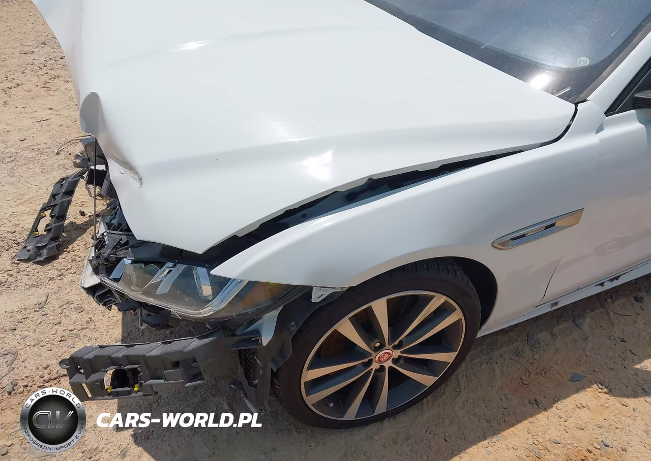 2018 Jaguar Xe 30T R-Sport VIN:SAJAF4GX5JCP37659 - 17
