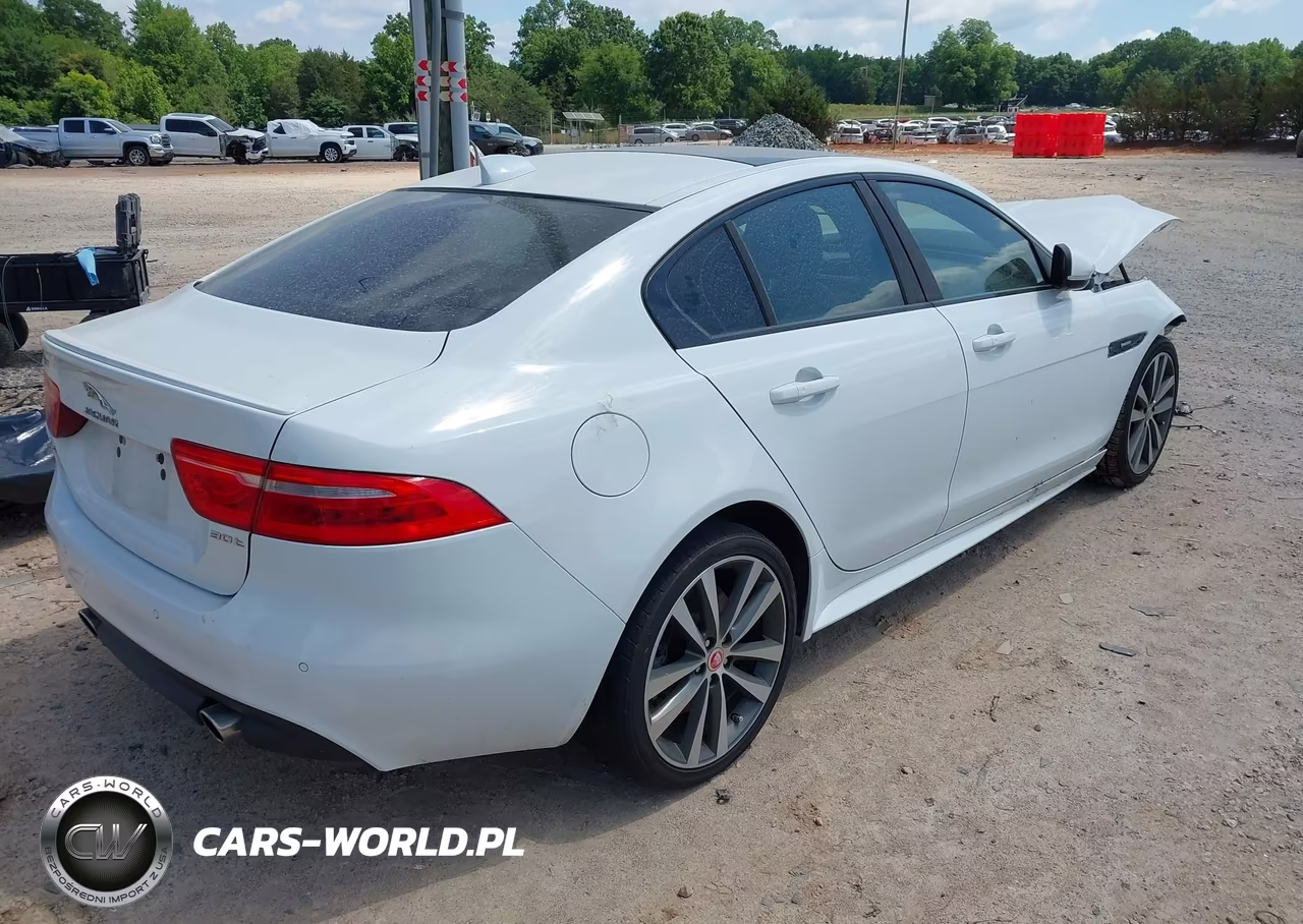 2018 Jaguar Xe 30T R-Sport VIN:SAJAF4GX5JCP37659 - 4