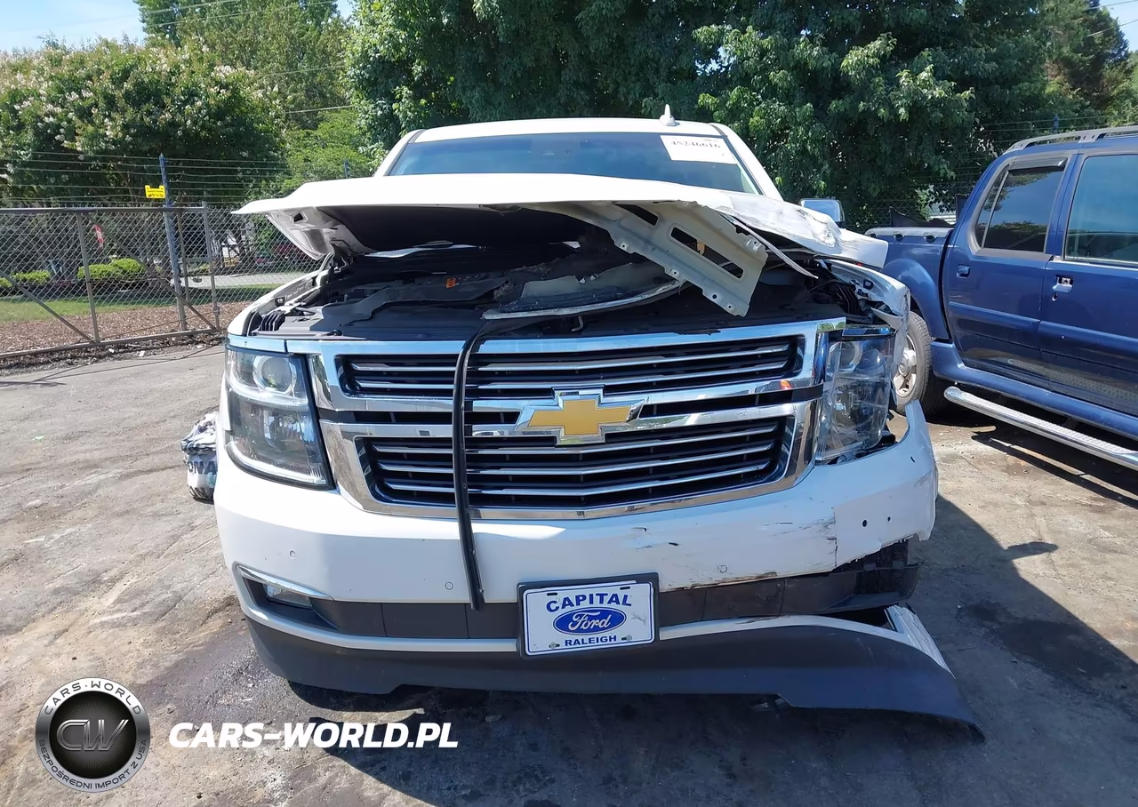 2018 Chevrolet Suburban Premier VIN:1GNSKJKC8JR107284 - 12