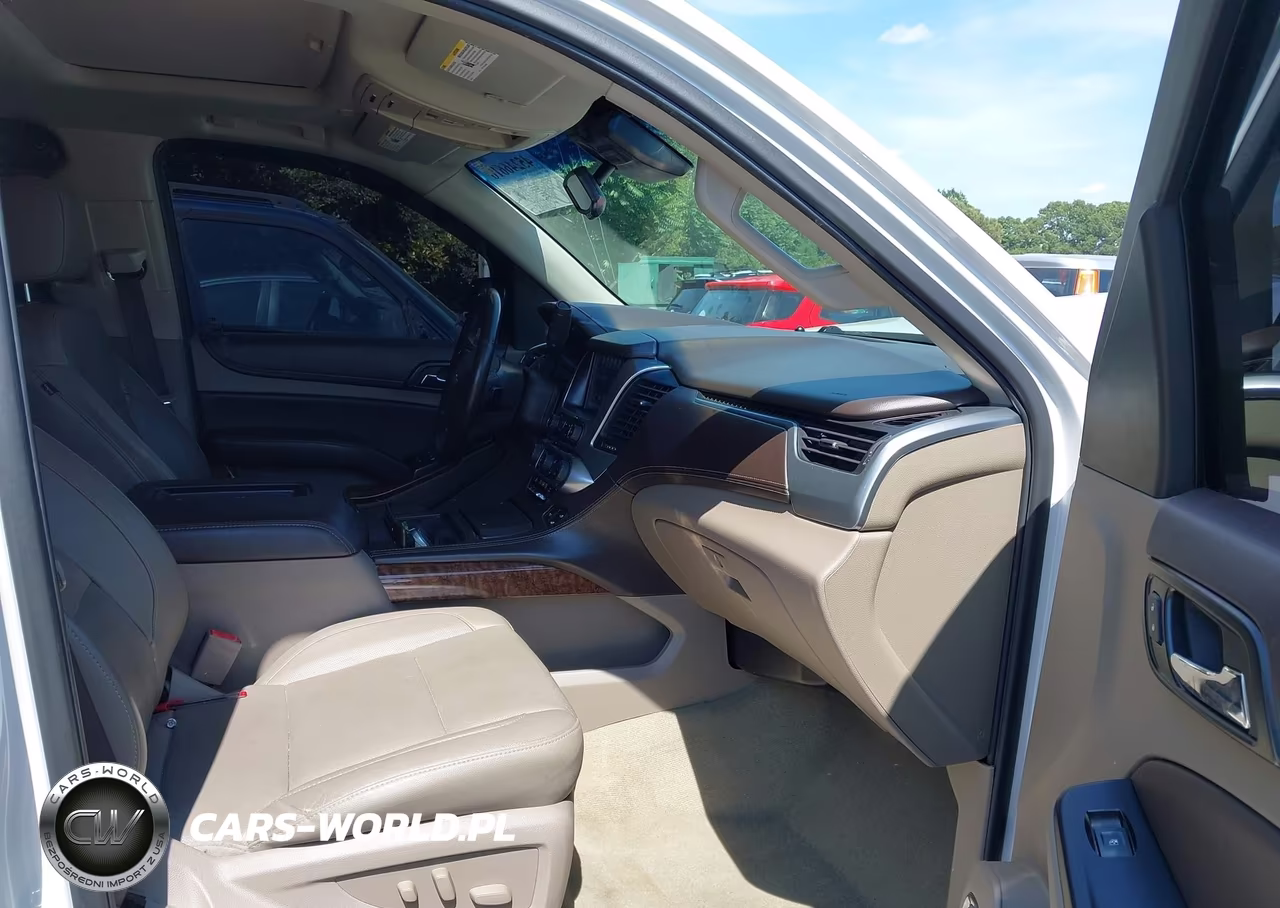 2018 Chevrolet Suburban Premier VIN:1GNSKJKC8JR107284 - 5