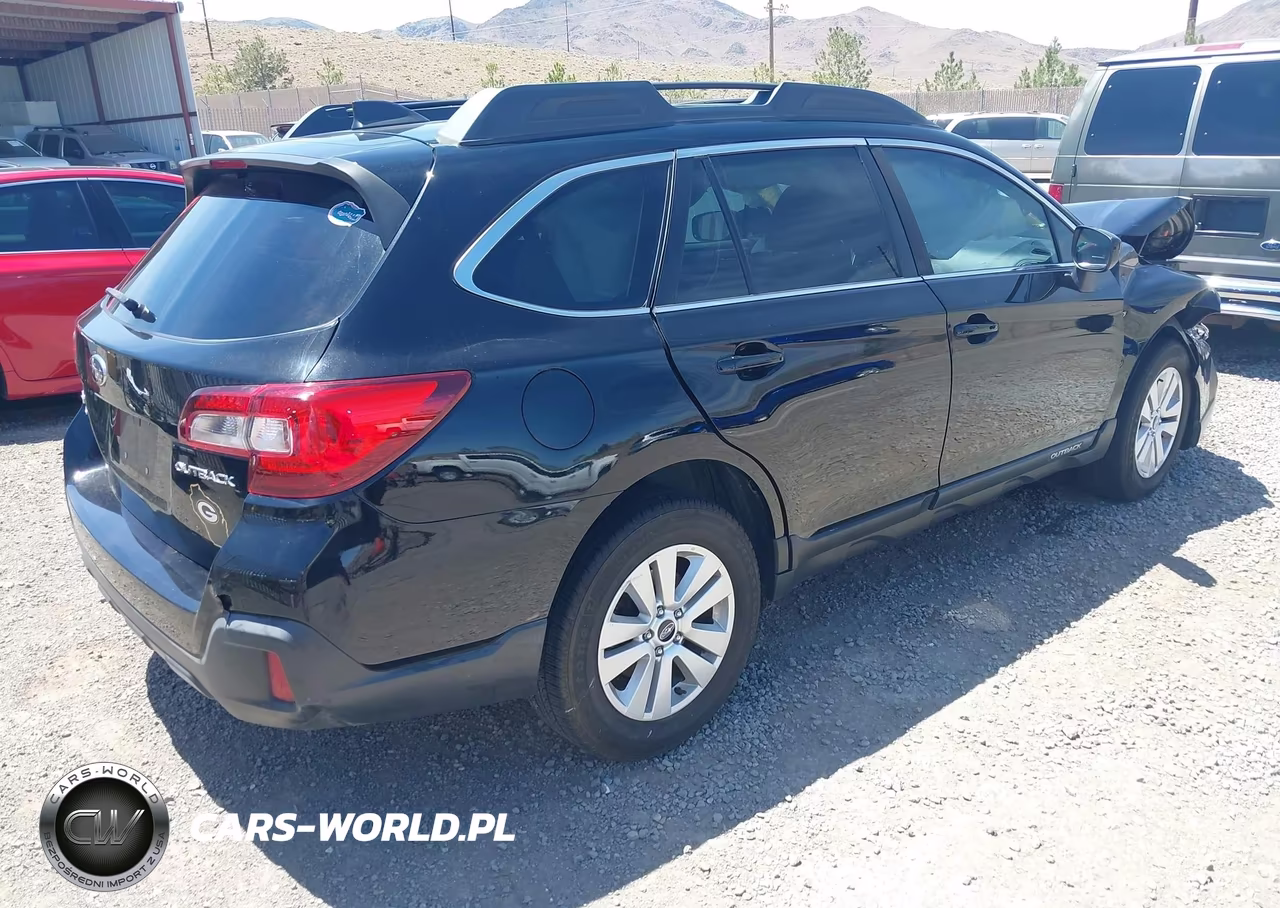 2018 Subaru Outback 2.5I Premium VIN:4S4BSADC8J3372856 - 4