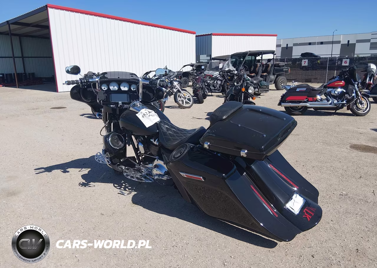 2014 Harley-Davidson Flhx Street Glide VIN:1HD1KBM11EB620511 - 3