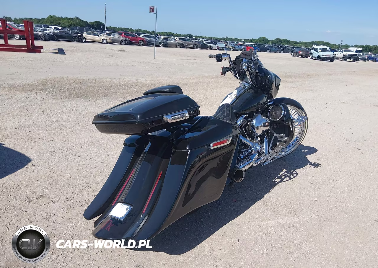 2014 Harley-Davidson Flhx Street Glide VIN:1HD1KBM11EB620511 - 4