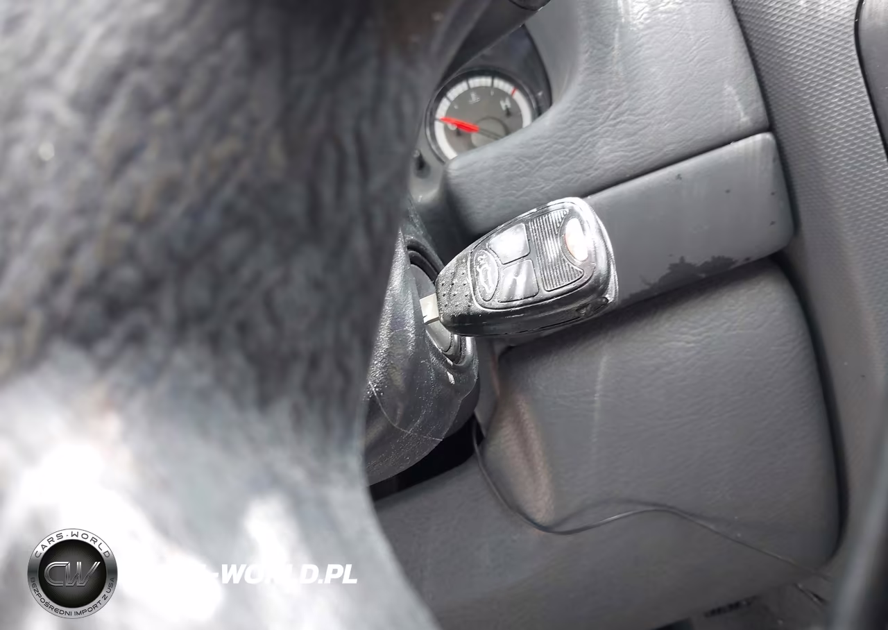2005 Jeep Liberty Sport VIN:1J4GL48K15W570185 - 11