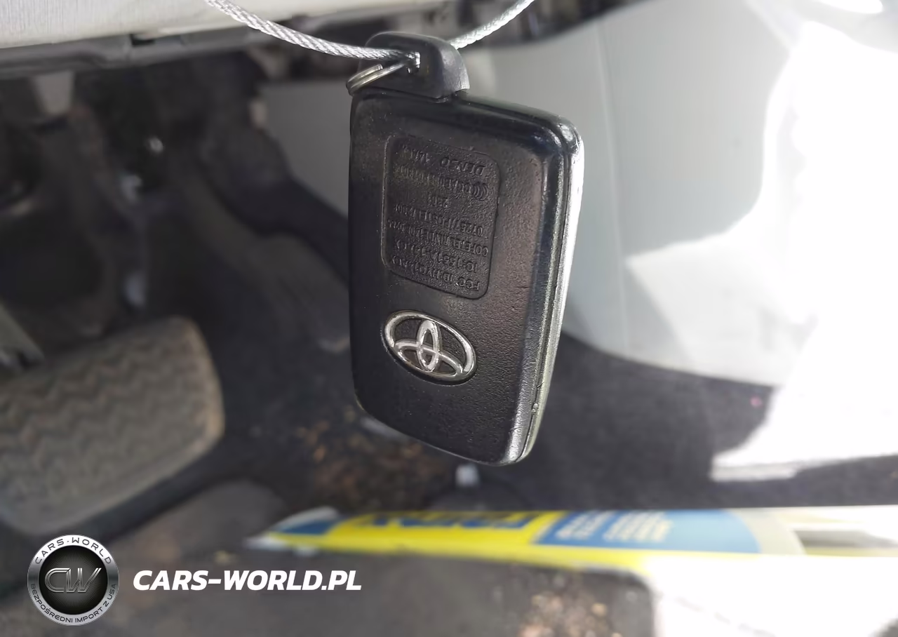 2015 Toyota Prius Two VIN:JTDKN3DU8F1889125 - 11