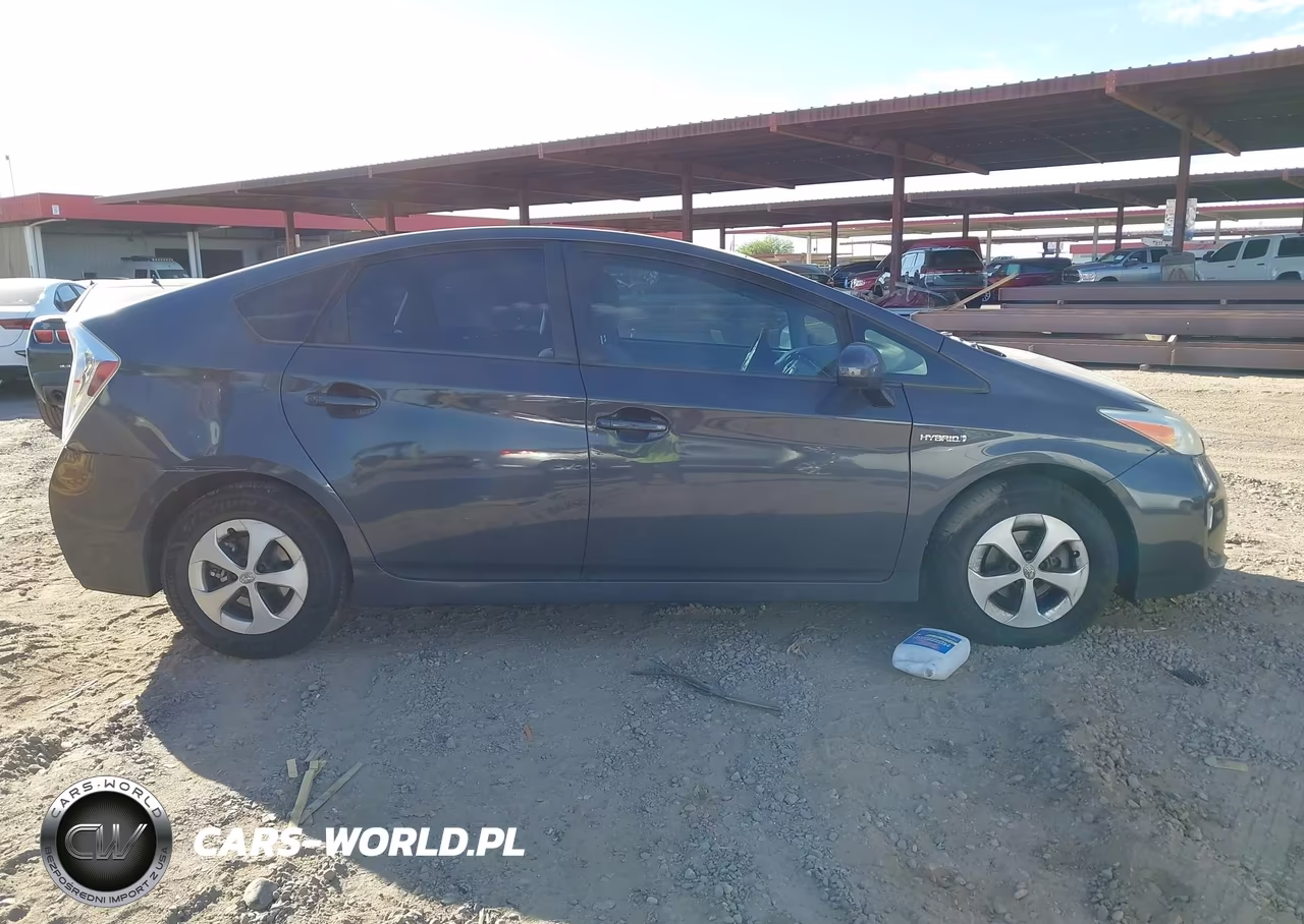 2015 Toyota Prius Two VIN:JTDKN3DU8F1889125 - 13