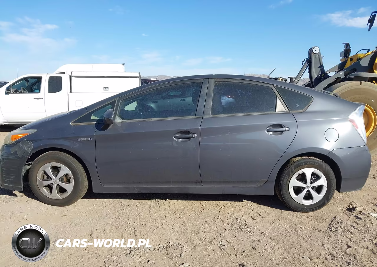 2015 Toyota Prius Two VIN:JTDKN3DU8F1889125 - 14